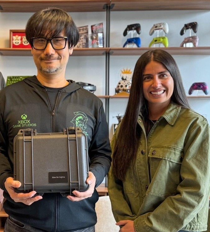 eXtas1stv's tweet photo. 🎮 ASHA SHARMA FICHA A KOJIMA🔥

XBOX le ROBA a PlayStation su exclusivo de Hideo Kojima tras cancelarlo. Literalmente, Asha Sharma sale a dar un golpazo sobre la mesa para trolear a la competencia.

TODO sobre el MEJOR MOVIMIENTO de ASHA SHARMA aqui 👇

https://t.co/NYdragb9Hh