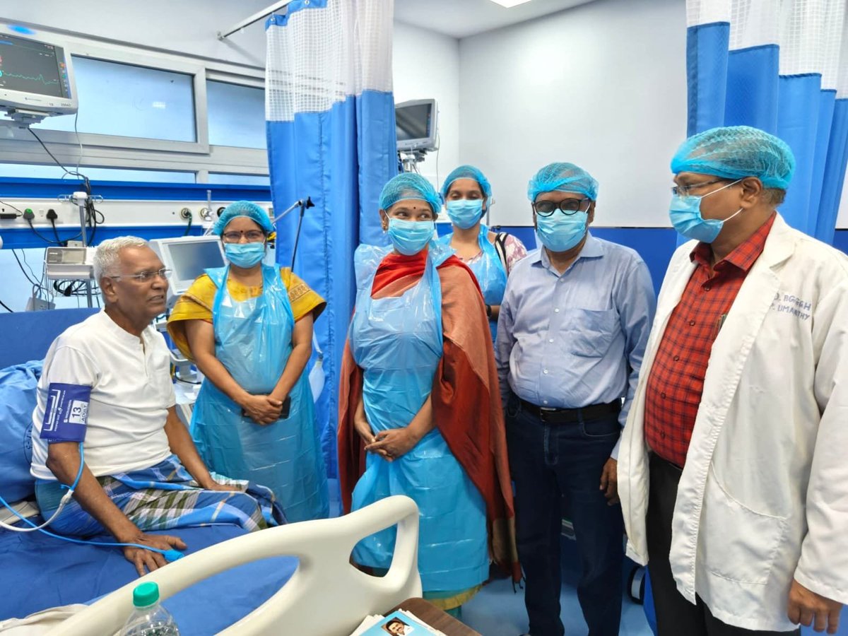 KanimozhiDMK's tweet photo. இன்று சென்னை ராஜீவ் காந்தி அரசு பொது மருத்துவமனையில் சிகிச்சைப் பெற்றுவரும் இந்தியக் கம்யூனிஸ்ட் கட்சியின் பொதுச் செயலாளர் திரு. @ComradeDRaja அவர்களை சந்தித்து, உடல்நலம் குறித்து விசாரித்தேன்.

அவர் விரைவில் முழுமையாக நலம் பெற்று வீடு திரும்ப விழைகிறேன். https://t.co/vuQhzVBIer