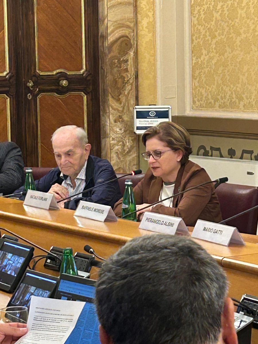 cislscuola's tweet photo. L'intervento della segretaria generale @IvanaBarbacci al @cnel_it, stamane, durante il convegno a tema “La #formazionecontinua dei #lavoratori come #politicaindustriale”:  "Come può la #scuola contribuire al rilancio del #sistemaeconomico e produttivo? La #riforma del sistema #tecnicoprofessionale #4più2 vuole accelerare l'ingresso degli ##studenti nel mondo produttivo. La domanda è: a noi serve ridurre gli anni di scuola, comprimere i curricula, in questo momento storico? Magari rischiando di ampliare i divari tra Nord e Sud? Credo che la strada giusta non sia contrarre il percorso scolastico, occorre invece articolarlo in modo diverso rispetto al passato: i #lavori sono drasticamente cambiati, dobbiamo reimparare a #imparare, in una prospettiva di #formazione che non finisce mai".