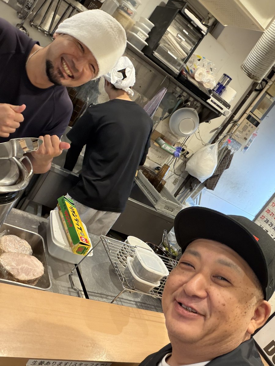 tomo95173774's tweet photo. 武虎家　尾山台店

涼しい小雨の中
ラーメンすすりに
りょうさんと話しながら美味しく頂きました
#武虎家
#尾山台
#西小山
#綱島
#仙川暁 https://t.co/pOAkeomyCt