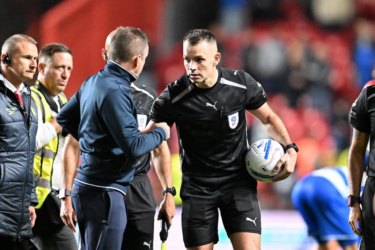 RichSCawley's tweet photo. “There must be more injuries in the Championship than anywhere in the world - it’s like a battlefield at the minute. That is not just us, I’m talking about everyone. Managers are complaining but no-one is listening, because no-one cares."
Pretty much every word from Nathan Jones after #cafc's stalemate against QPR last night. The Addicks boss reckons the scheduling is hurting every single Championship side.
📷 @KGtopsnapper
https://t.co/6DYcokQnUV