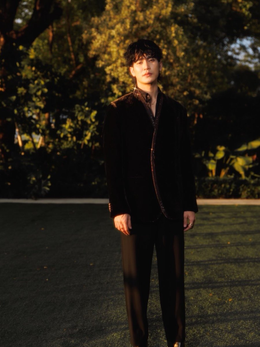 euroyswofficial's tweet photo. —— ♡ 𝐄𝐮𝐫𝐨 𝐘𝐨𝐭𝐬𝐚𝐰𝐚𝐭 ’𝐬 𝐔𝐩𝐝𝐚𝐭𝐞 ☻
🌟 IG : Euroyotsawat (1/2)

“ #VogueGala2026 ”

🔗 https://t.co/YvkcFGOB90 

SONEURO AT VOGUE GALA26
#Voguegala2026xSonEuro
#Euroyotsawat #ยูโรยศวรรธน์ https://t.co/sR1IKwh57M