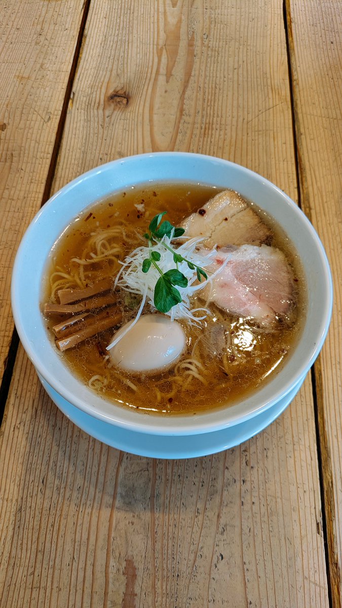 eeeeNdes's tweet photo. The Noodles &amp; Saloon Kiriya　初石

潮の旨味ソバ　   ¥980
味玉(那須御養卵)¥130

今日のお昼はコチラ✨
ひさびさの潮をチョイス！
気づいたら何度も頷いて食べてた😋

マスターの眩暈も良くなったと聞いて安心♪

記念日もおめでたい🎉ご馳走様でした😊 https://t.co/Kw2dOkArl0