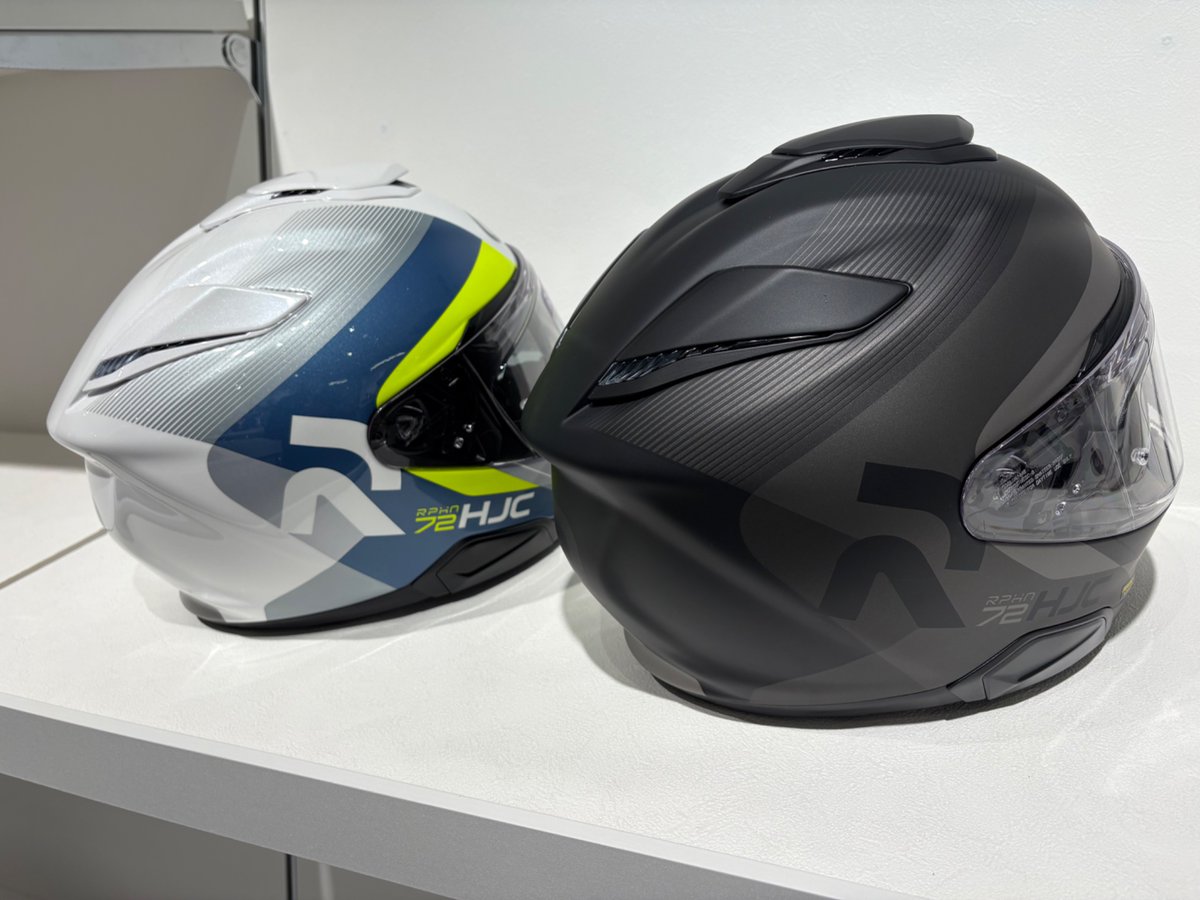 TAICHI_Store's tweet photo. \ #HJC ヘルメット新色入荷✨/
スポーツツーリングヘルメット
“RPHA72”の「フィタ」が入荷しました!
シンプルなブラックと、
落ち着きのあるイエロー/ブルーの2色です👍
当店でヘルメットをご購入された際には、
合わせてヘルメットコーティング(¥3,850-税込)もいかがでしょうか☺🎵
#RSタイチ https://t.co/sM4e44Bn6P