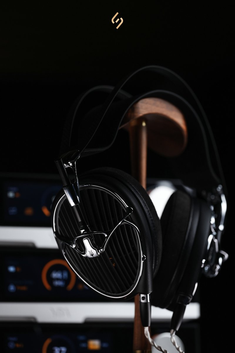Earside_HiFi's tweet photo. @MezeAudioJP  ARTA

A new flagship over-ear planar headphone with a highly distinctive acoustic structure.

🔹 MZ5 HΩ high-impedance planar driver
🔹 Folded + spiral dual-form independent voice coil
🔹 Custom inclined acoustic blade grille
🔹 Two ear pads, two tonal choices

#HiFi #Audiophile #FlagshipHeadphone #MEZE #headphones #planar