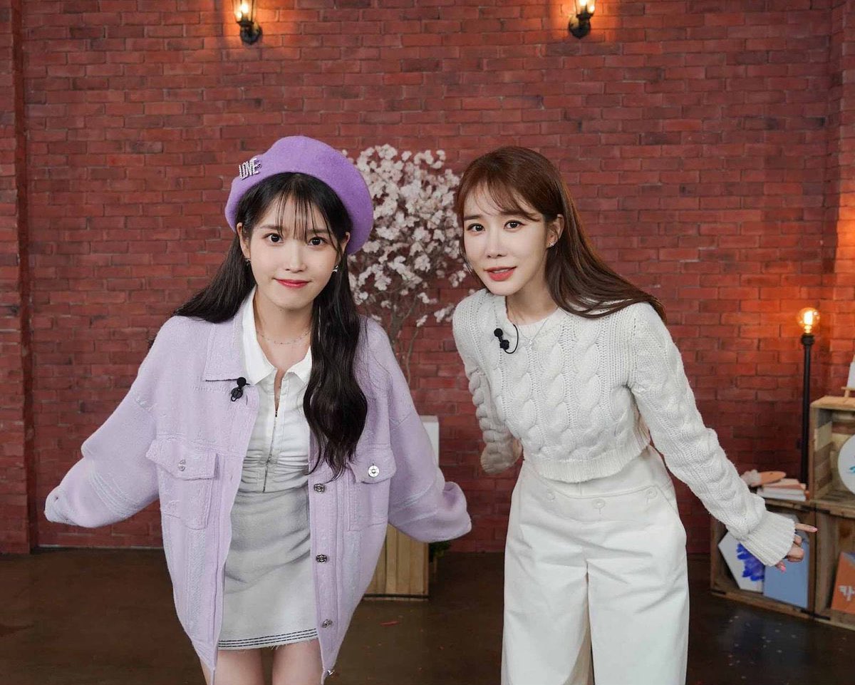 IUteamstarcandy's tweet photo. OFFICIAL: IU’s latest digital single ‘Dear my crazy soulmate’ is written for best friend Yoo Inna 💜🤍

Watch the full mv here: https://t.co/TVo19gV5FZ

#IU #아이유 #Dear_my_crazy_soulmate #Yooinna #유인나 https://t.co/UqFtTjc5sm