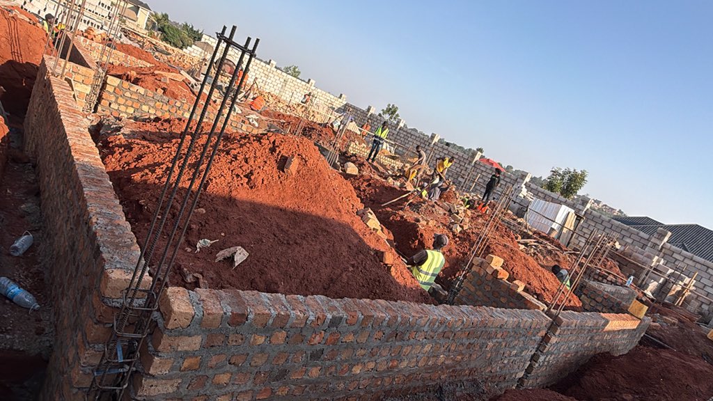SsempaCompany's tweet photo. Kasangati site bricks work still ongoing of 5 bedrooms house call or watsapp +256759540048 for better services https://t.co/jFQytyBE6U