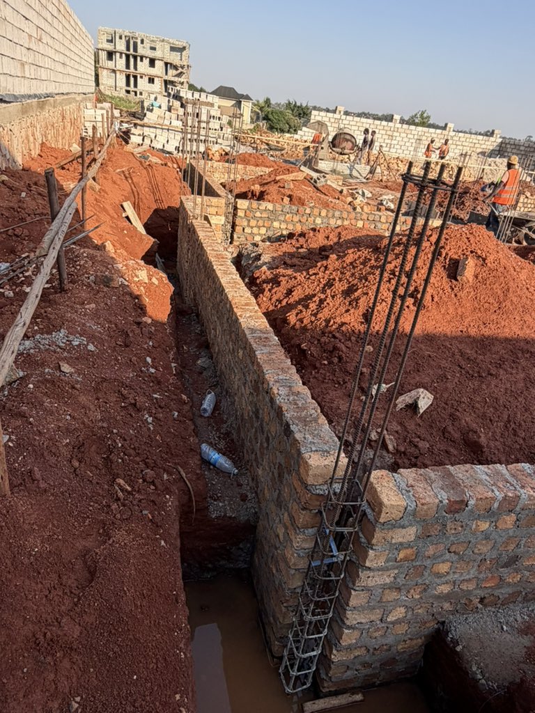 SsempaCompany's tweet photo. Kasangati site bricks work still ongoing of 5 bedrooms house call or watsapp +256759540048 for better services https://t.co/jFQytyBE6U