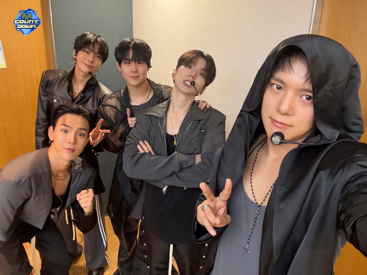 MnetMcountdown's tweet photo. 우리우리우리우리
몬엑 몬엑 몬엑
너무좋다 너무좋다 너무좋다요오오오

몬베베는 모하나 모하나 모하나

엠카 무대도
기다리고 있나 있나 있나

아 다 망했어 진짜
몬스타엑스 적당히 좋아하고 말려했는데
아 진짜 다 망했어 😭

#MCOUNTDOWN #엠카운트다운
#MONSTAX #몬스타엑스 #MAGIC https://t.co/mAgeK5KDez
