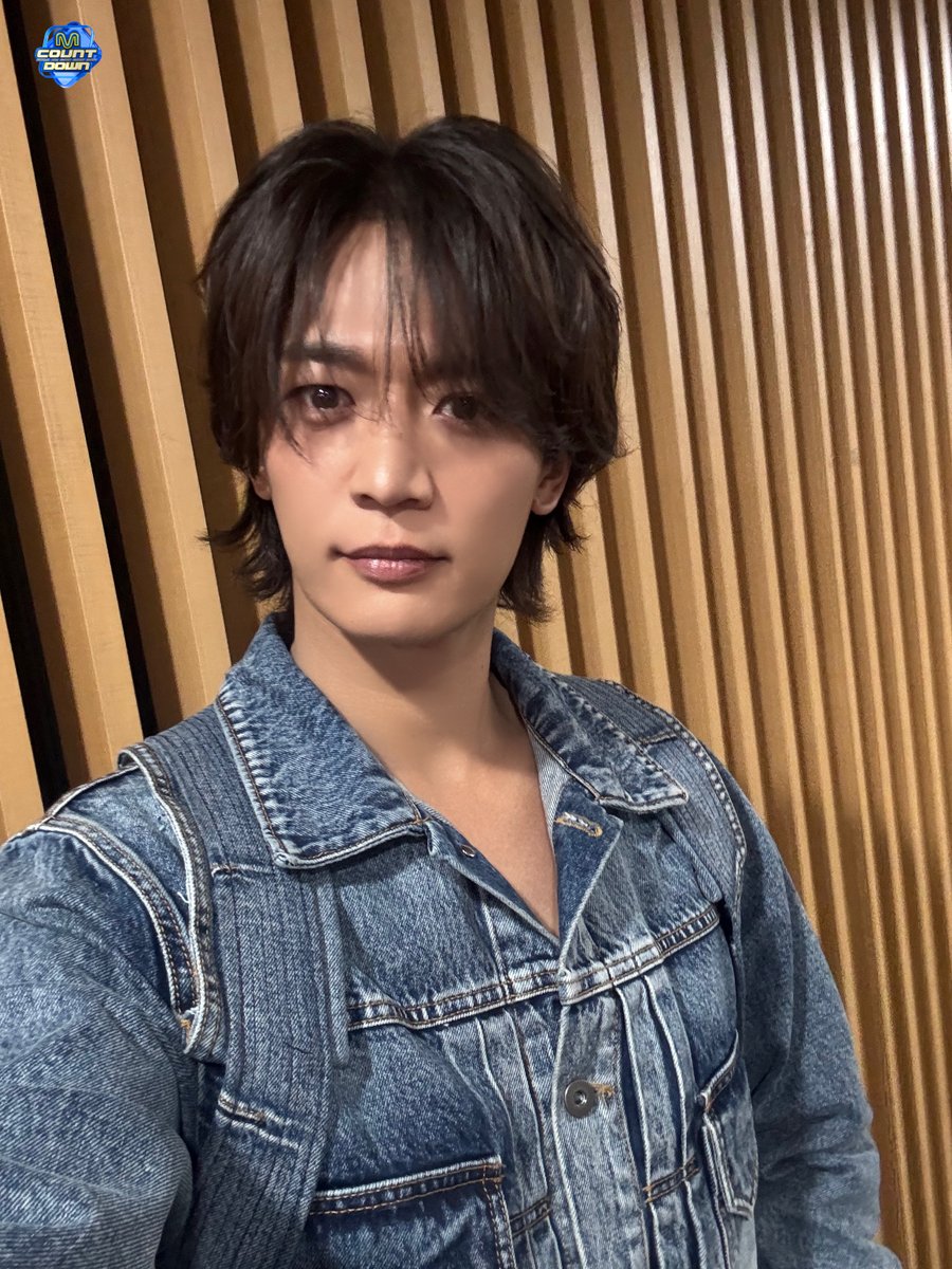 MnetMcountdown's tweet photo. 엠카 보는데 민호라는 남자만 보여도 되는 거임?
민호 덕분에 세상이 빛나기 시작했다.

셀카 보고 민호 엠카 무대 보는 거
잊지말호…

#MCOUNTDOWN #엠카운트다운
#MINHO #민호 #SHINee #샤이니 #Makeithot https://t.co/IDAGY1TQ4q