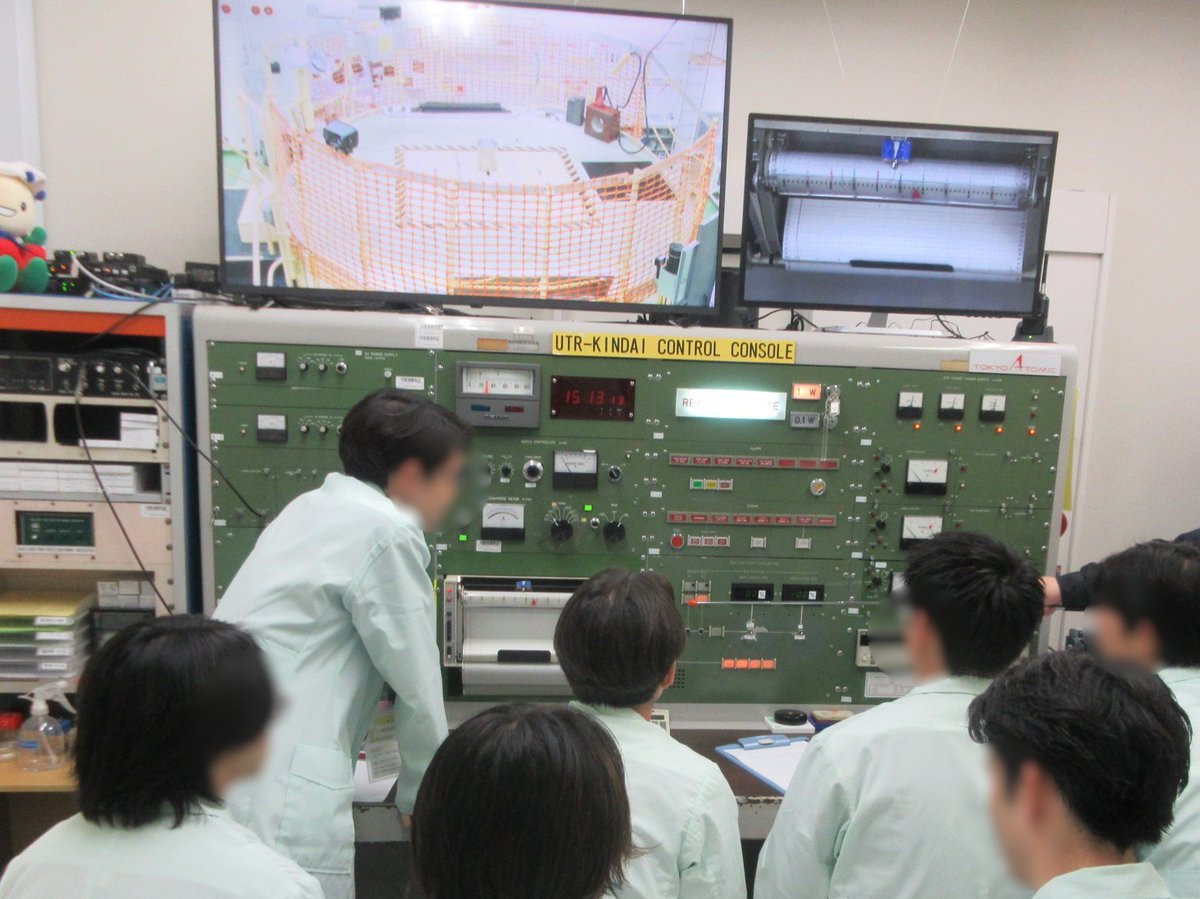 J_AHRC's tweet photo. 近畿大学原子力研究所では9月2ｰ4日に「原子炉 実習基礎コース」を開催しました！東京都市大学で原子力を学ぶ学生32名が、原子炉運転や制御棒校正などの実験に取り組みました。
#近畿大学
#近大炉
#実習
#ANEC https://t.co/FvP73Y4siE
