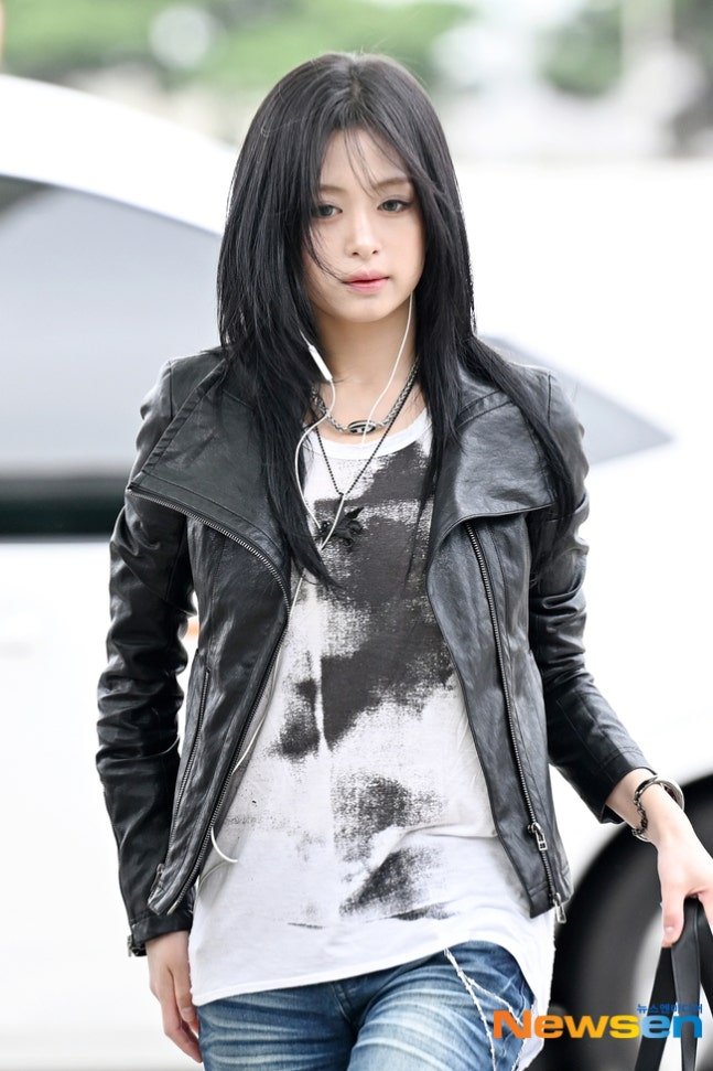 bmchartdata's tweet photo. 【PHOTO】BABYMONSTER Departs for Macau for World Tour (Video Included) https://t.co/bzNIS5PINP