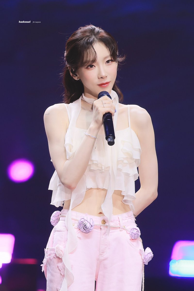 GuukiiG's tweet photo. Taengoo, so pretty 💜~                    
#태연 #TAEYEON #GirlsGeneration
                                      
(230411) K-Verse Concert in Manila
Cr:  BAEKSSUEL https://t.co/hvFMt3PsIF