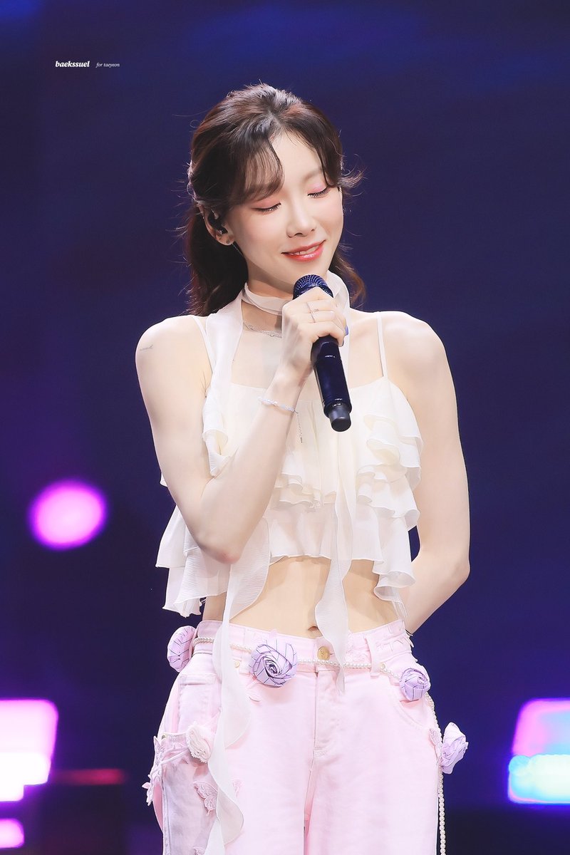GuukiiG's tweet photo. Taengoo, so pretty 💜~                    
#태연 #TAEYEON #GirlsGeneration
                                      
(230411) K-Verse Concert in Manila
Cr:  BAEKSSUEL https://t.co/hvFMt3PsIF