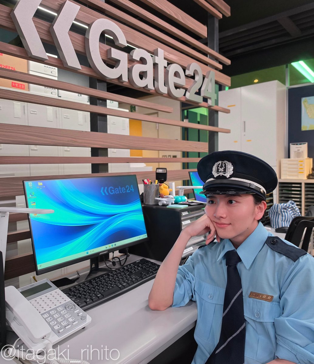 itagaki_rihito's tweet photo. 本日21:00〜
テレビ朝日「#大空港 〜GATE24〜」第8話放送です！

遂に最終章突入です！
とうとう終盤に…
綺麗なデスクと松山を🖥️

今夜もぜひご覧ください🙏 https://t.co/jqdhXHBVfh