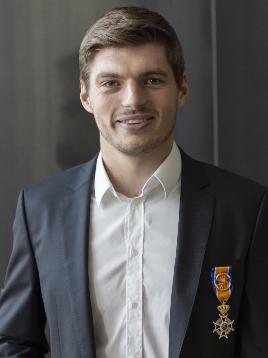 VerstappenCOM's tweet photo. 🔙 In September ’22, Max was named an Officer in the Order of Orange-Nassau, an honorary royal decoration 🇳🇱 https://t.co/VqstH4eWRe