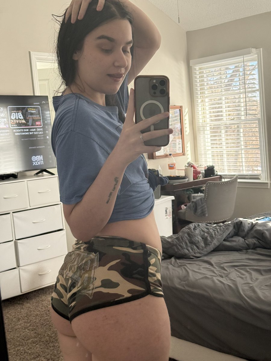 chap_Oslay's tweet photo. I’m doing sessions , sexting with live nudes 🍑❤️🔥🥀#buyingcontent #nsfwtwt #nsfw #teen #horny #sellingcontent https://t.co/INmZRvX36e