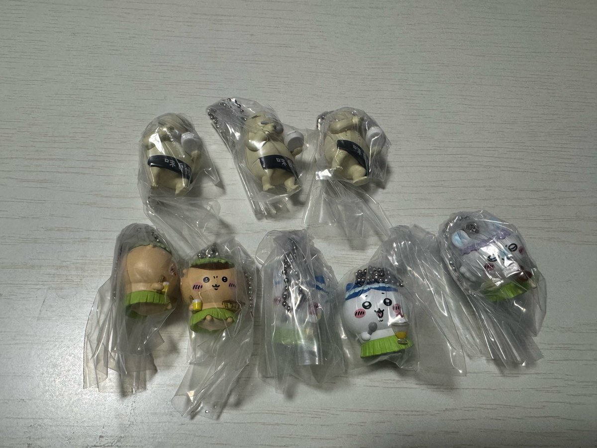 nyannyansunoo's tweet photo. ちいかわたべものいっぱいマスコット ガチャガチャ カプセルトイ

【譲】 島二郎 ３ くりまんじゅう ２ ハチワレ ２

【求】モモンガ ＞ シークレット ＞ その他古本屋 モモンガ めじるしアクセサリー

都内後日手渡し、または郵送希望です。
お気軽にお声掛けください。

 #ちいかわ   #ちいかわ交換 https://t.co/qC6AXAA8ya