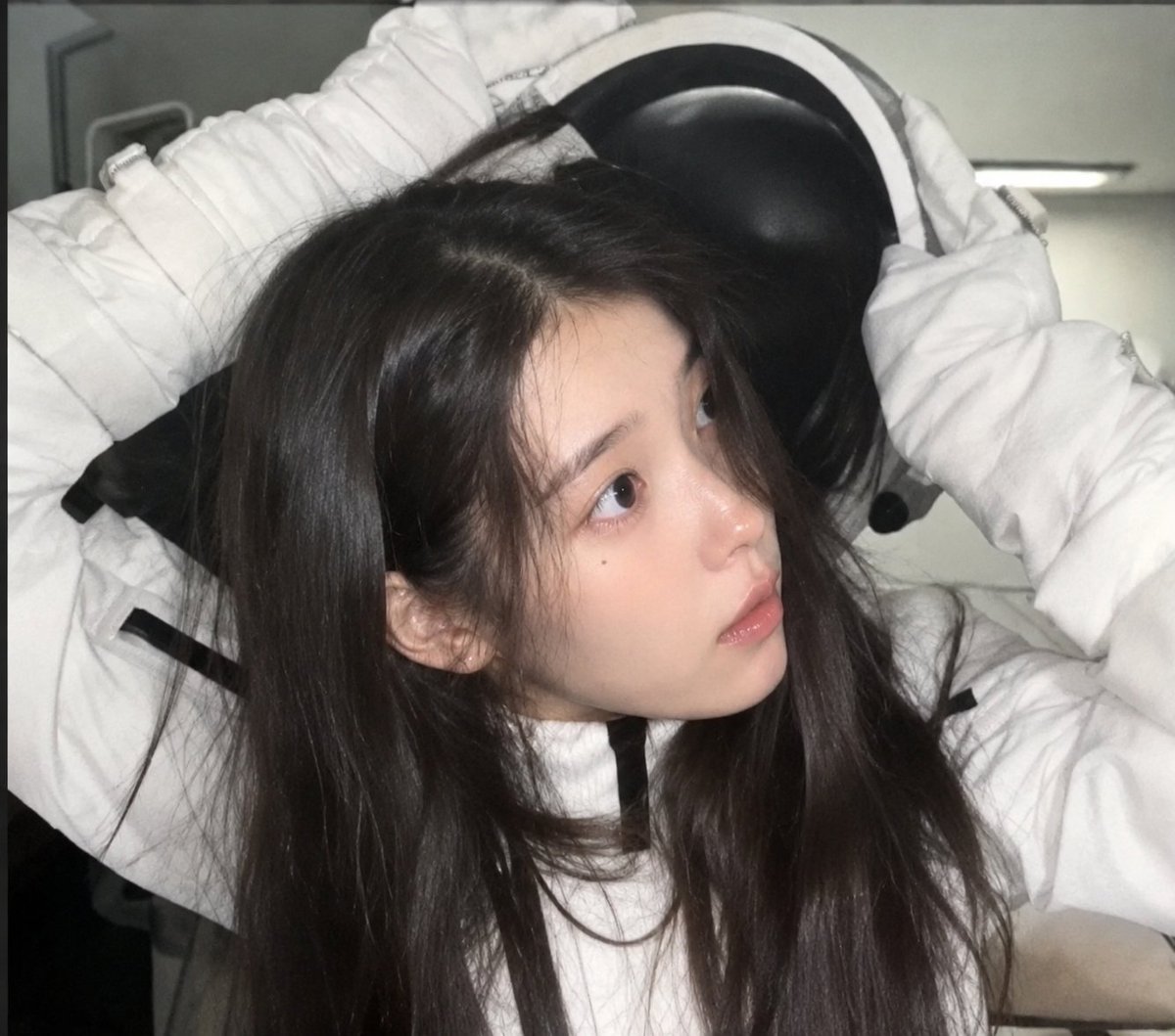 armyuaena8's tweet photo. [UPDATE] 

[📢] Calling All UAENAs! Please Wake Up And Join Our Hashtag Event Now! 

QUEEN IU,THE QUEEN OF K-POP AND K-DRAMA, Is Finally Back To The Music World! 👑

Drop The Hashtags,Let’s Work Together To Reach Our Goals! 🫶🏻🔥

#이_별로부터_아이유_등장
#IUfromUnknownPlanet https://t.co/RKxLIrHsbP