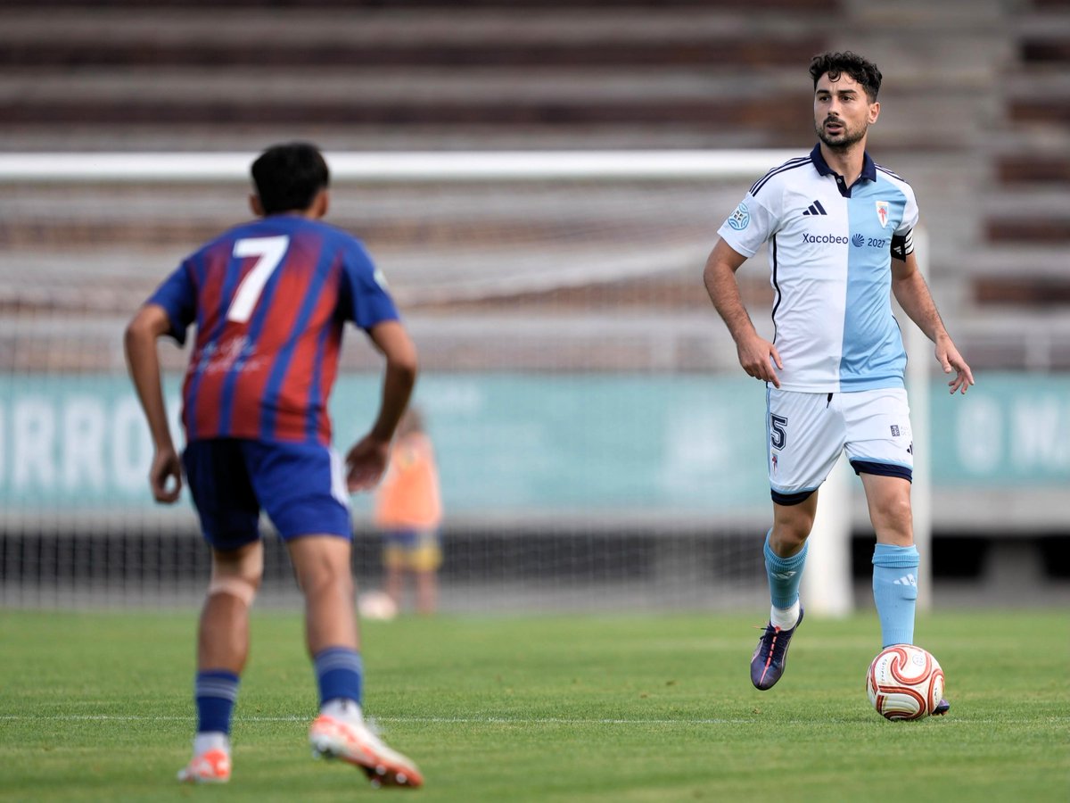 SD_Compostela's tweet photo. ⚽️ A eliminatoria de #CopaFederación deixounos o debut oficial de Turby co primeiro equipo e a reestrea de Iago e Roque, co Compos

👉 Ademais, Pablo Crespo regresou ao verde tras superar a súa lesión

✍️ https://t.co/1k0Bg3y8ZL
📸 @nacho_castano_ 

#ComposDerio https://t.co/S3LOS2pMrw