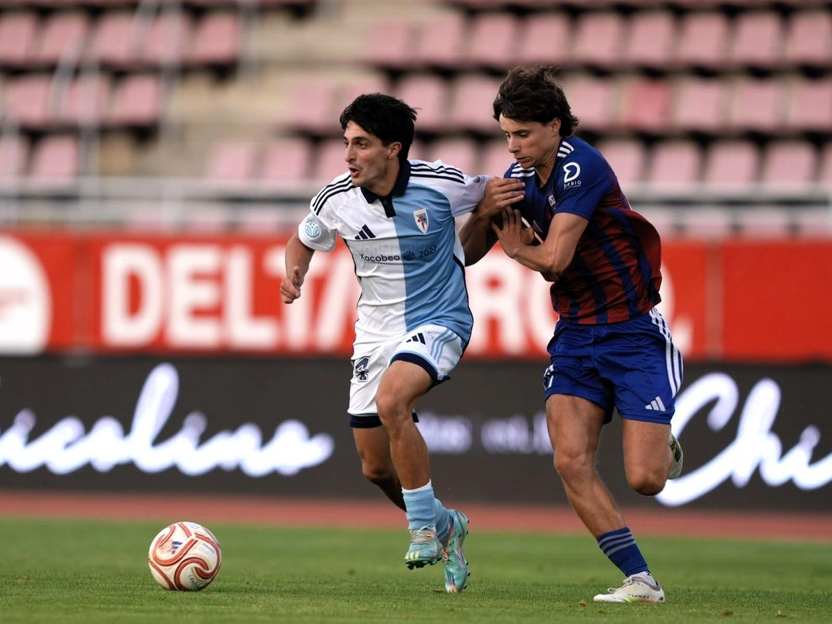 SD_Compostela's tweet photo. ⚽️ A eliminatoria de #CopaFederación deixounos o debut oficial de Turby co primeiro equipo e a reestrea de Iago e Roque, co Compos

👉 Ademais, Pablo Crespo regresou ao verde tras superar a súa lesión

✍️ https://t.co/1k0Bg3y8ZL
📸 @nacho_castano_ 

#ComposDerio https://t.co/S3LOS2pMrw