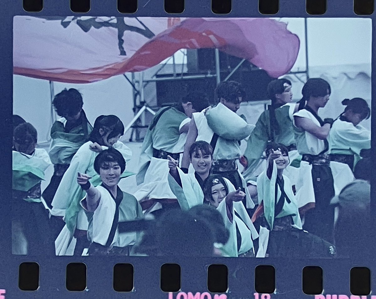 sugarfilmcamera's tweet photo. 2026.8.23(Sun.)天王グリーンランドまつり・ヤートセ選手権2026にて
秋田大学よさこいサークルよさとせ歌舞輝『燈翔』
@ysts_kabuki
🎞️: Lomogarphy LomoChrome Purple XR 100-400(ISO100〜400)
#フィルムカメラ
#よさカメ
#天王グリーンランドまつり
#よさとせ歌舞輝
#Lomogarphy https://t.co/D25gGiOv74