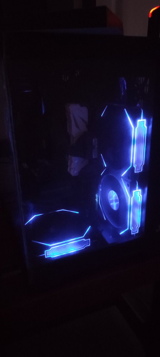 KillerStuck's tweet photo. Pro total de 0 pessoas que perguntaram como está o Pc ligado, está mais ou menos assim

Depois tiro fotos melhores https://t.co/rlDfysLWq5
