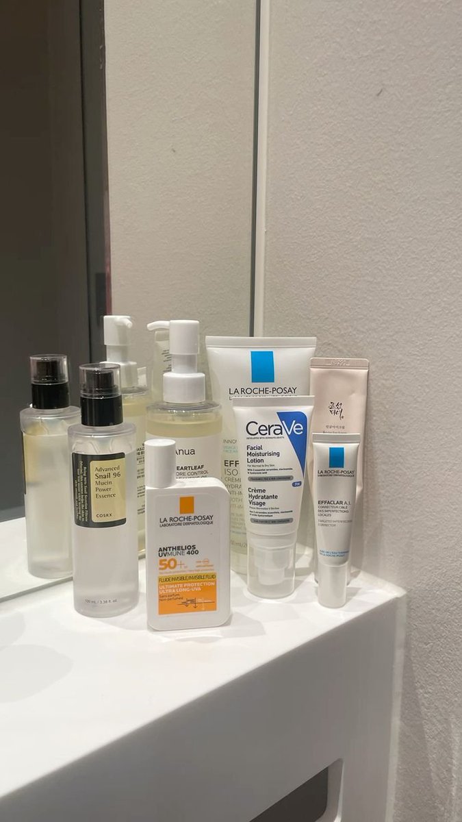 prettyomolara0's tweet photo. Clean skin, simple routine, good hydration. Sometimes less really is more. ✨
#Skincare #Beauty #SelfCare https://t.co/usIMSFbd71