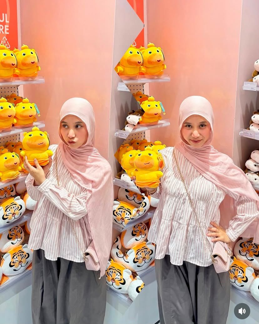 louveppy's tweet photo. Pink vibes never go wrong! 🩰✨

Look simpel ciwi centil tapi tetep eye-catching buat hangout harian kamu 💗

baju : https://t.co/rAdKjIgOVe
celana : https://t.co/NNPM6qynIJ
hijab : https://t.co/S9Juvt1MS2
tas : https://t.co/q7fM1tIyhN
heels : https://t.co/NxbuCHpT13

febrylestya https://t.co/InJyp5dq5B