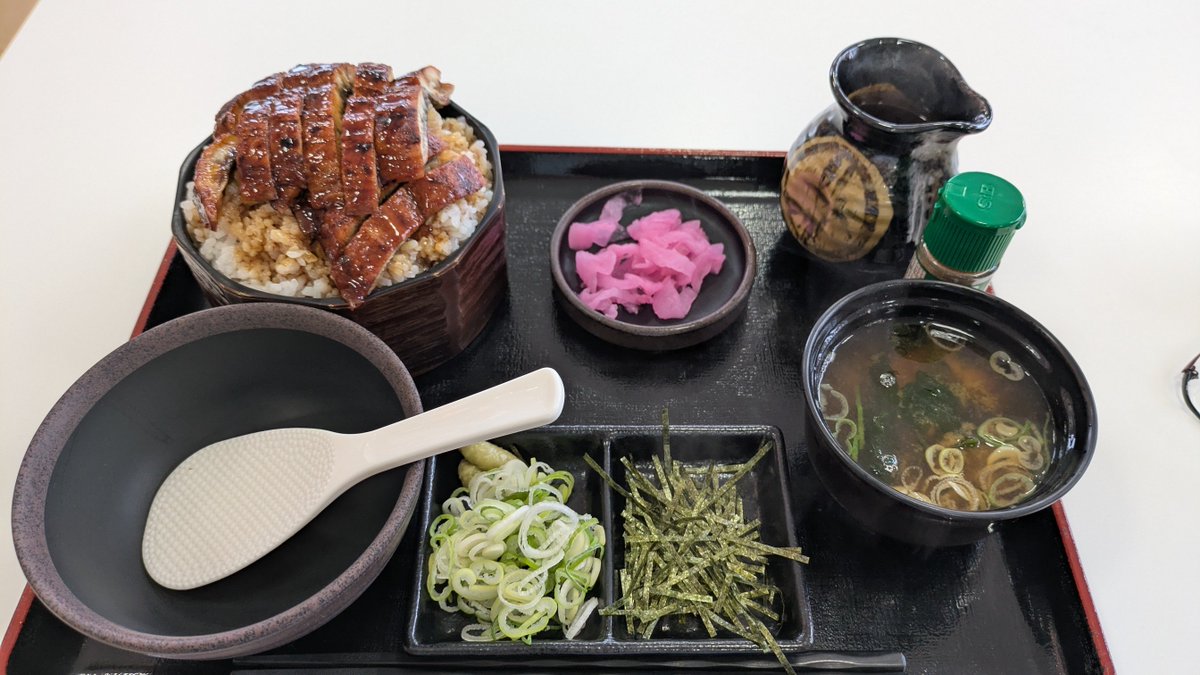 RudolfBlackCat's tweet photo. @carne0519 お気���入りの鰻屋が閉店してしまって鰻丼��民なのですが、最近は近くのスーパーのフードコートでひつまぶし三昧です。ごはん大盛68円 https://t.co/EzALsno3O2