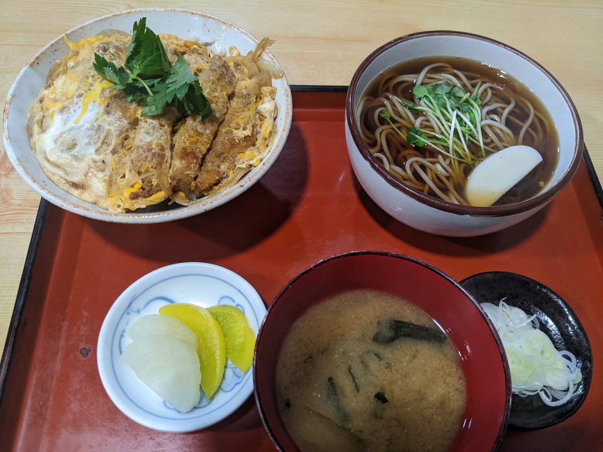 s_028071's tweet photo. 蕎麦屋呑み
するめは刺身です
やっす♥ https://t.co/GLg4GyMZx8