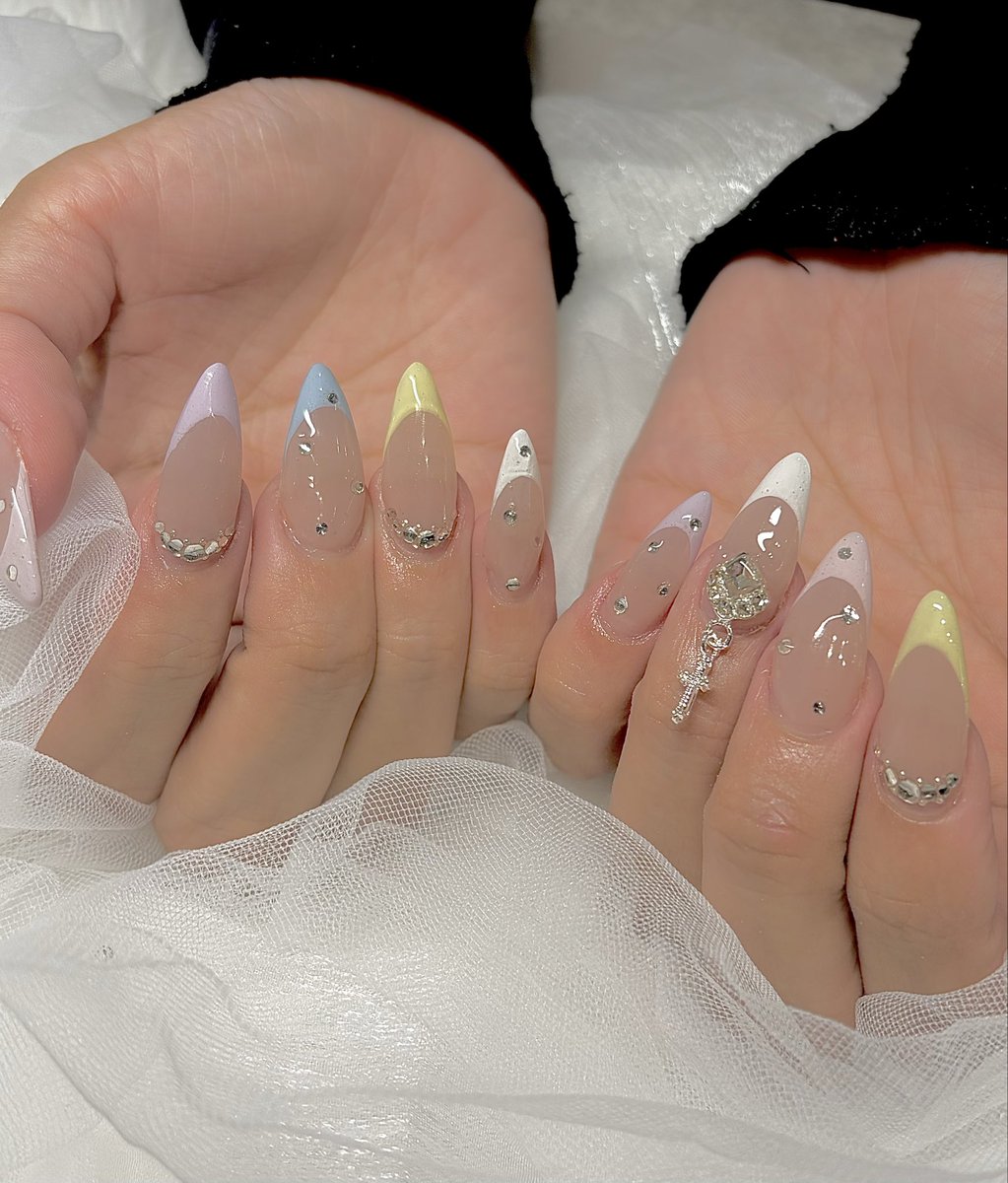 naaaaaaaaa____'s tweet photo. 𝗽𝗮𝘀𝘁𝗲𝗹 𝗡𝗔𝗜𝗟💅🏻✨️
前とちょっと似てるけど笑
揺れるパーツ可愛いすぎる💎✨

その後ランチしてきた🍴 https://t.co/ggpT8oX8wi