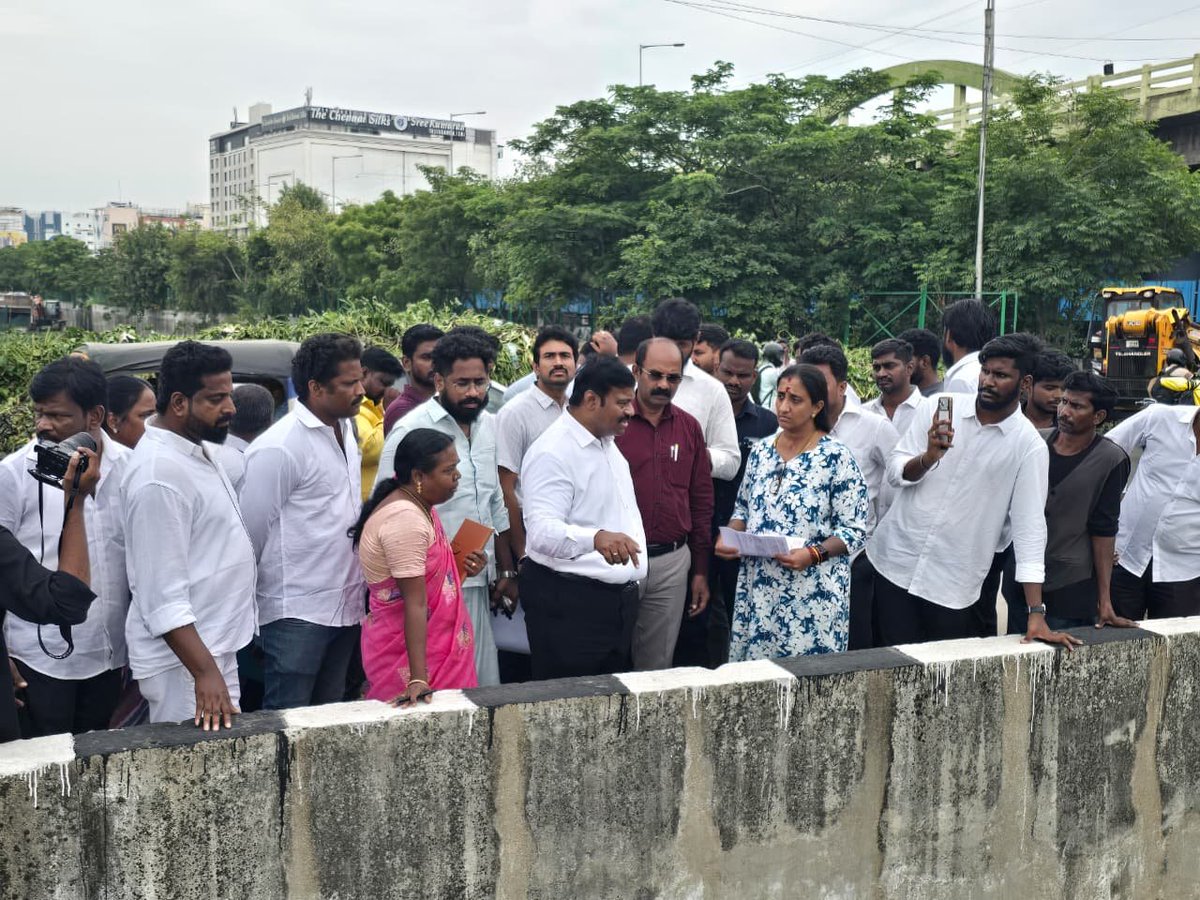 GGKAGS's tweet photo. 🙏 Thanks to @R_Kumar_TVK Hon’ble AI, IT &amp; DS Min Tr Kumar  for inspecting our AGS Colony SPS&amp; for initiating process for zero odour SPS &amp; 3 critical culverts, requiring urgent desilting/deweeding ahead of NEM.Spl thanks to @tnmaws ACS @GSBediIAS sir for joining the Minister + https://t.co/8qXXxL65ZB