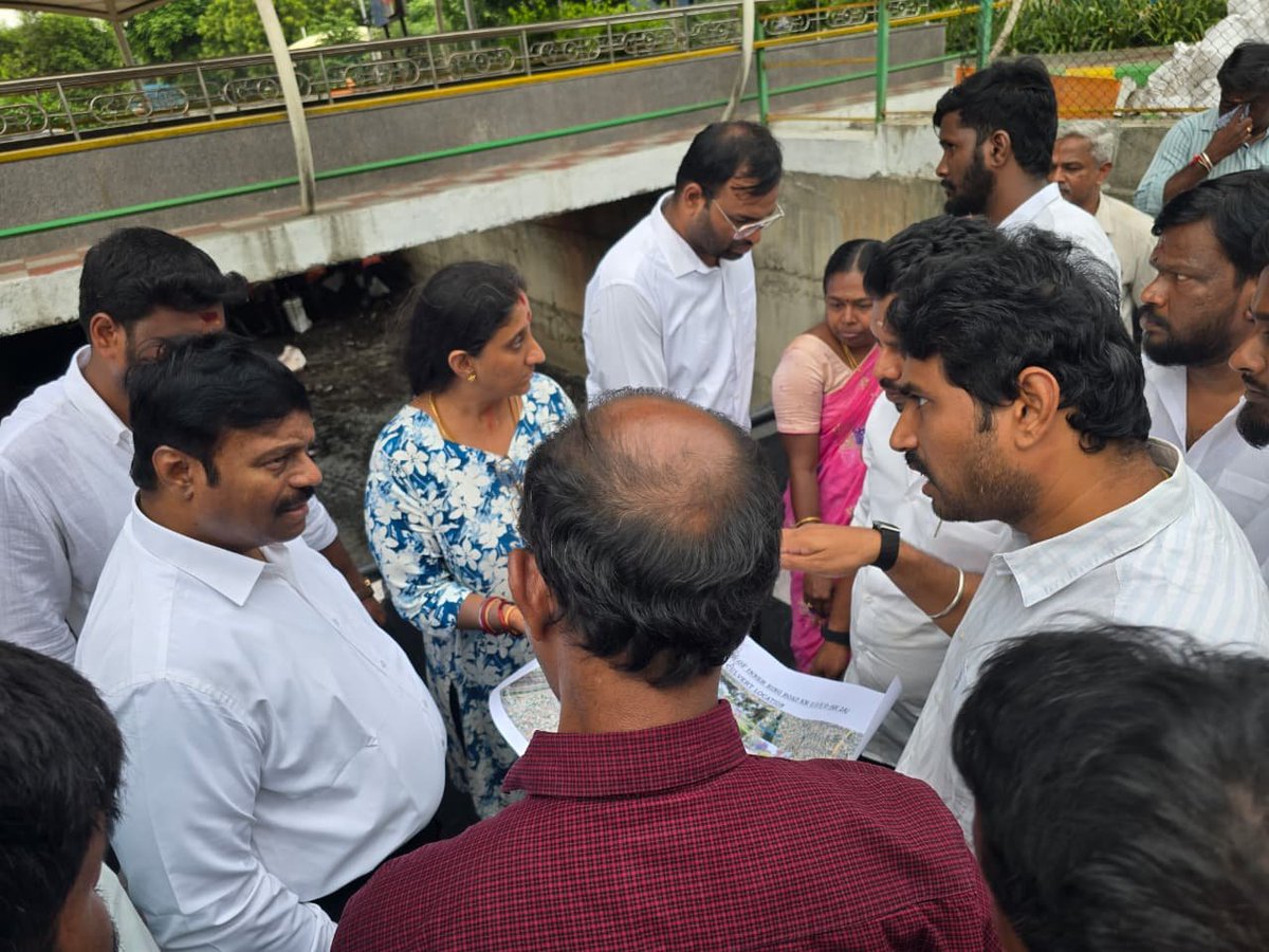 GGKAGS's tweet photo. 🙏 Thanks to @R_Kumar_TVK Hon’ble AI, IT &amp; DS Min Tr Kumar  for inspecting our AGS Colony SPS&amp; for initiating process for zero odour SPS &amp; 3 critical culverts, requiring urgent desilting/deweeding ahead of NEM.Spl thanks to @tnmaws ACS @GSBediIAS sir for joining the Minister + https://t.co/8qXXxL65ZB