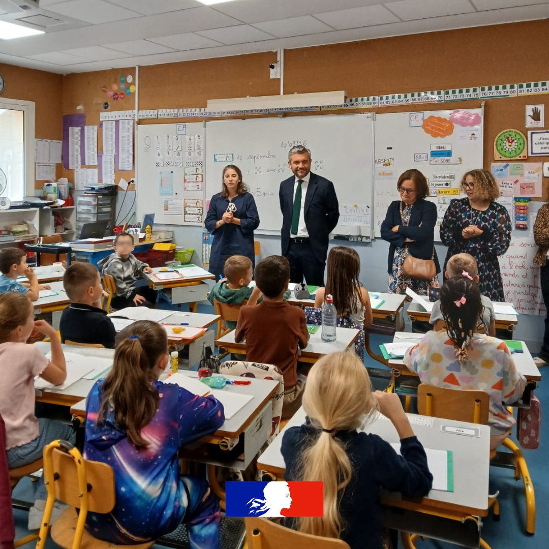 ac_orleanstours's tweet photo. Ce matin, le recteur @PhiAgresti s'est rendu à l'école Les Potières de Meung-sur-Loire (45).
🌱Une école engagée dans une ambitieuse rénovation thermique : nouveaux espaces et locaux réaménagés pour offrir aux élèves un cadre propice aux apprentissages et à l’épanouissement. https://t.co/SXYVOATfPW
