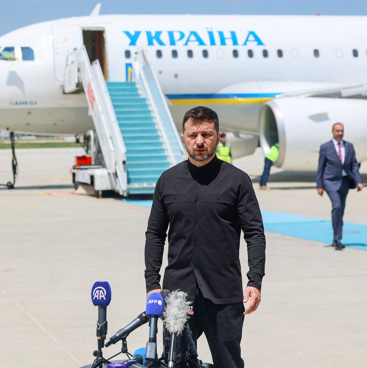 BowesChay's tweet photo. The supposed drone that "Nearly struck" Dictator, fraud and Crime boss Zelenskys plane in Moldova-

Was 160 kilometres away, you read it right 160km 

Its unsuprising that the EU's latest candidate for shoe polisher in chief, Moldova, is where this fantastic tale originates from https://t.co/5MtdzzN1wT