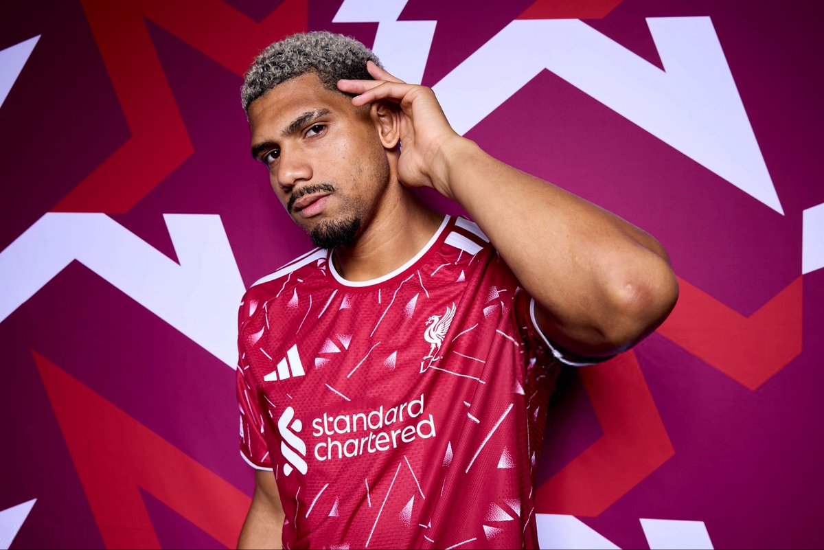 LFCTransferRoom's tweet photo. ℹ️ 𝗜𝗡𝗙𝗢 - @JamesPearceLFC: Ronald Araujo has hired an English tutor so he now has extra lessons at home on top of those he’s having at the club.

In the dressing room, he has established a close bond with Mac Allister and Victor Munoz, helped by the fact they both speak Spanish. There’s also a strong connection with Alisson, who he speaks Portuguese with.