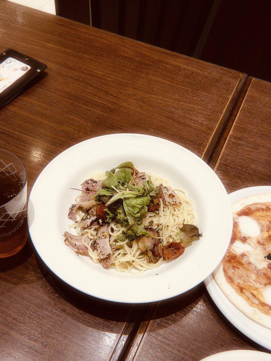 __n_o_m_a__'s tweet photo. 今日はバックルームズを観る！
上映まで時間があるから晩ごはんひとりポポラマーマ。
パスタもピザも食べたかったからポポラセット。食べすぎた…。
そんで、映画館ではコスタのフラットホワイト。
#oldi https://t.co/GodQn5I7KF