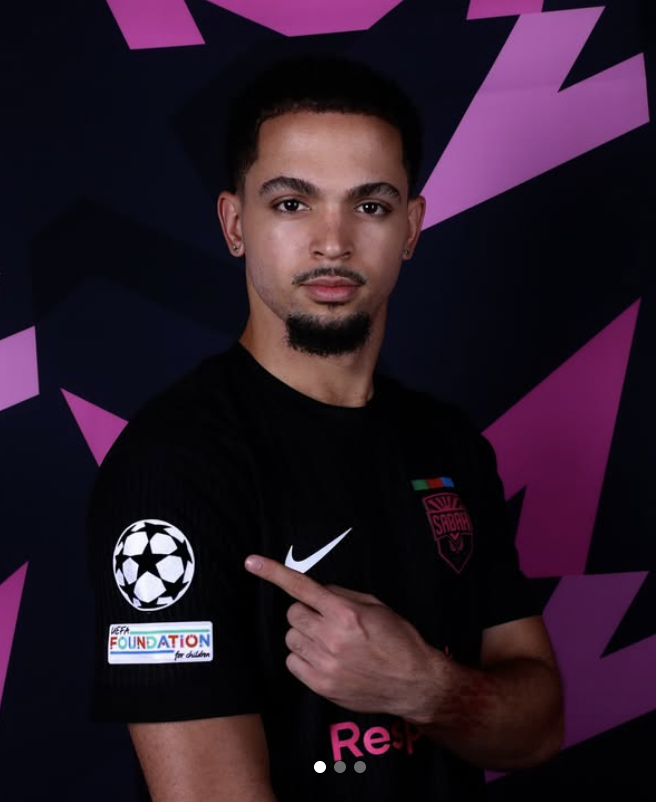iDiskiTimes's tweet photo. 𝗠𝗔𝗧𝗖𝗛𝗗𝗔𝗬 ‼️

Manchester United 🆚 Sabah FK

⏰ Kick Off: 21:00

Aden McCarthy could face Manchester United at Old Trafford in the UEFA Champions League tonight.

No DNA, just RSA 🇿🇦 https://t.co/QHWHow4bnT