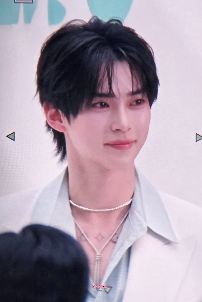 6bin13's tweet photo. 그록아 이남자 뒷머리를 짧게 만들어줘 https://t.co/Nl8h66EsU9