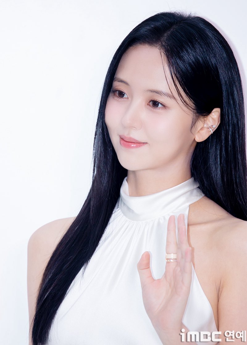 sohyunverse's tweet photo. my girl 😭❤️

#kimsohyun https://t.co/km4w9v7hsn