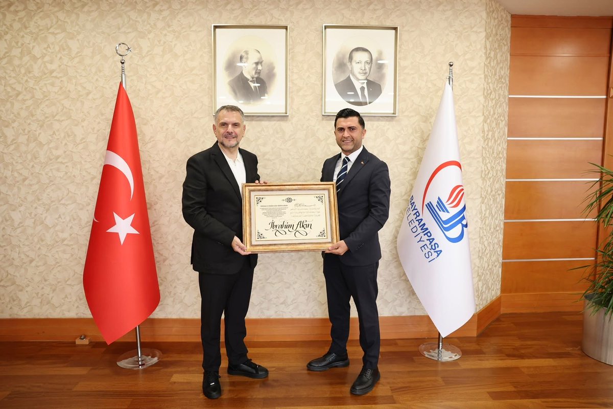 sinanyilmazzTR's tweet photo. Bugün, dostluğuna ve hayat tecrübesine her zaman kıymet verdiğim; mesleki birikimi ve siyasi tecrübesiyle kendisinden çok şey öğrendiğim değerli büyüğüm, Bayrampaşa Belediye Başkan Vekilimiz Sayın İbrahim Akın’ı ziyaret ettim. https://t.co/s5oA77IJF2
