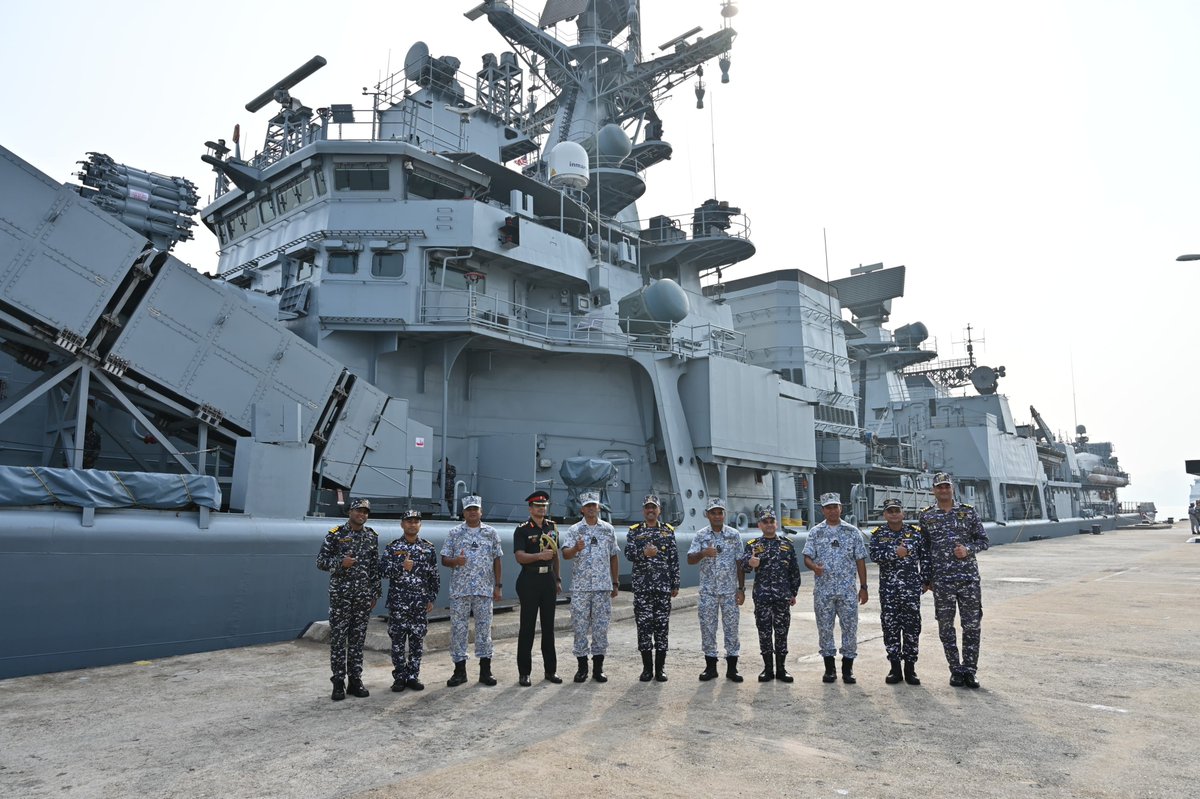 indiannavy's tweet photo. Indian Naval Ship #INSMysore arrived at Lumut, Malaysia, on 09 Sep 26 to participate in the 4th edition of Exercise #SamudraLaksamana.

The bilateral exercise with the #RoyalMalaysianNavy will feature professional engagements in harbour and at sea to enhance interoperability and strengthen operational synergy. The visit aims to deepen bilateral engagements and advance  #India–#Malaysia maritime cooperation.

🇮🇳-🇲🇾 #BridgesofFriendship
#MAHASAGAR 
#IONS26 #ActEast

@IN_HQENC @tldm_rasmi
@hcikl
 https://t.co/RW5XJZutXn
