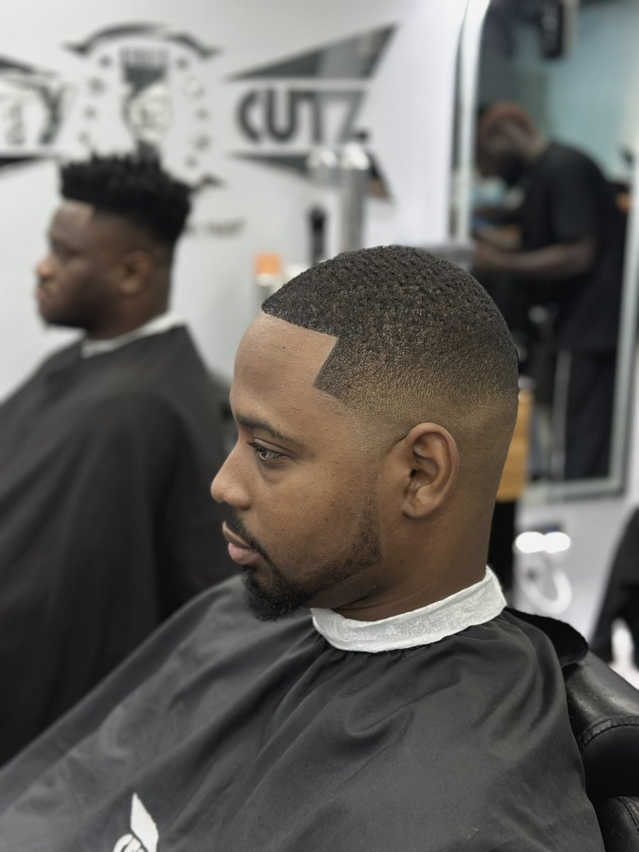 centycutz's tweet photo. You know the vibe, clean fade💇🏽 only ✨
#fade #haircut #men https://t.co/DM64p4H4Hi