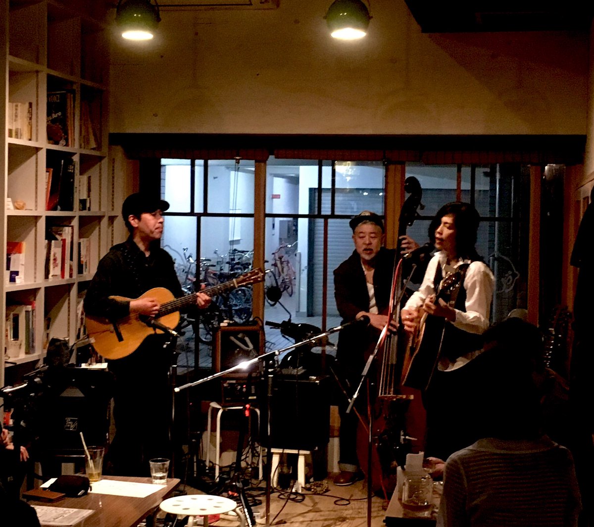 cafesuzunari's tweet photo. 変わらぬ日々の合間合間に、10月まで楽しみなライブがまだまだ決まっております！次のライブはいよいよ来週に！

7年ぶりの登場☆イトウサチさんは透明な歌声とガッツリギター、そして井上さんとアラケンさんの揺るぎない演奏、ほんま大好きなユニットです。嬉しい再会とてもとても楽しみな夜です♪♪ https://t.co/LJEcZvSggk