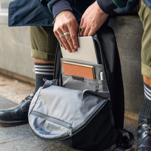 GH_AOMORI's tweet photo. 13Lなのに、収納はしっかり🎒
ABLECARRY「Thirteen Daybag」
コンパクトな13Lサイズながら、豊富な整理ポケットを搭載 アップグレードされ、チェストストラップや新クッションフォーム、カードスロットなど使いやすさも◎
通勤から休日のお出かけまで、身軽に動きたい日におすすめです✨
#ABLECARRY https://t.co/gTEFi9WmYk