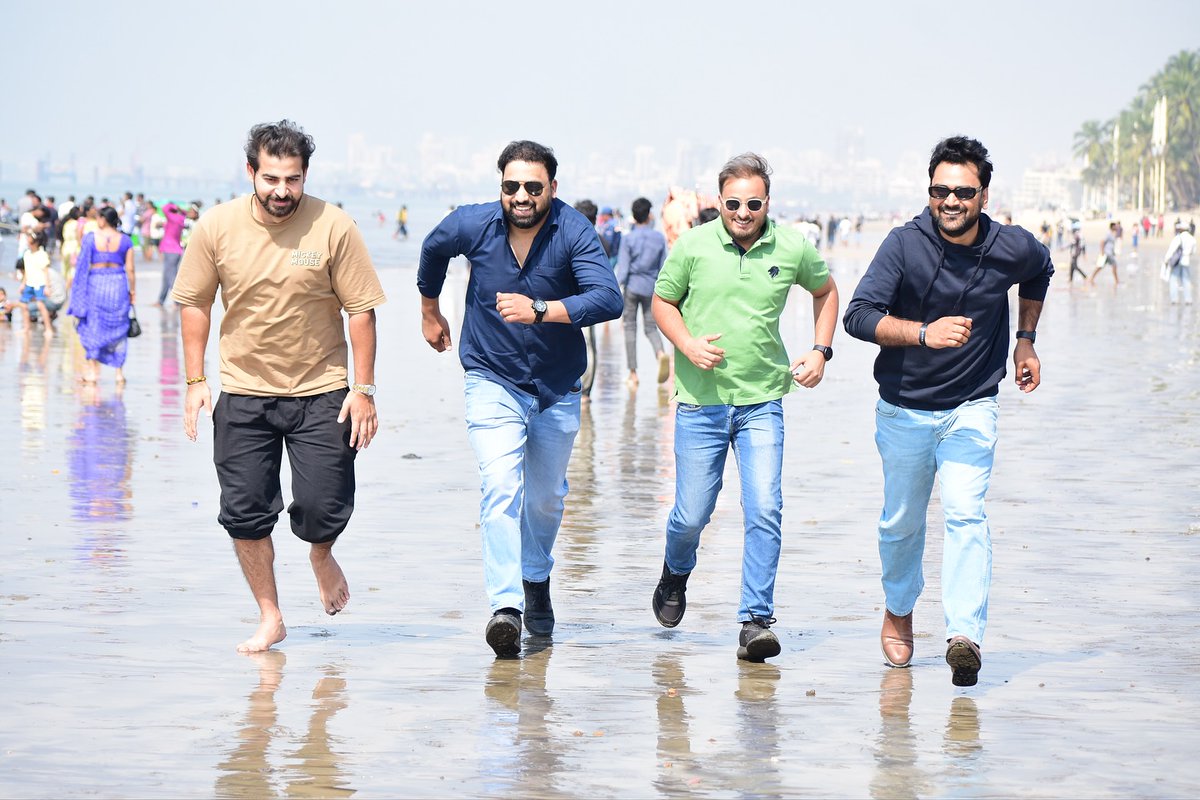 HansSedaa5so's tweet photo. Beach + friends = The perfect day. https://t.co/g9cp0JO1h0