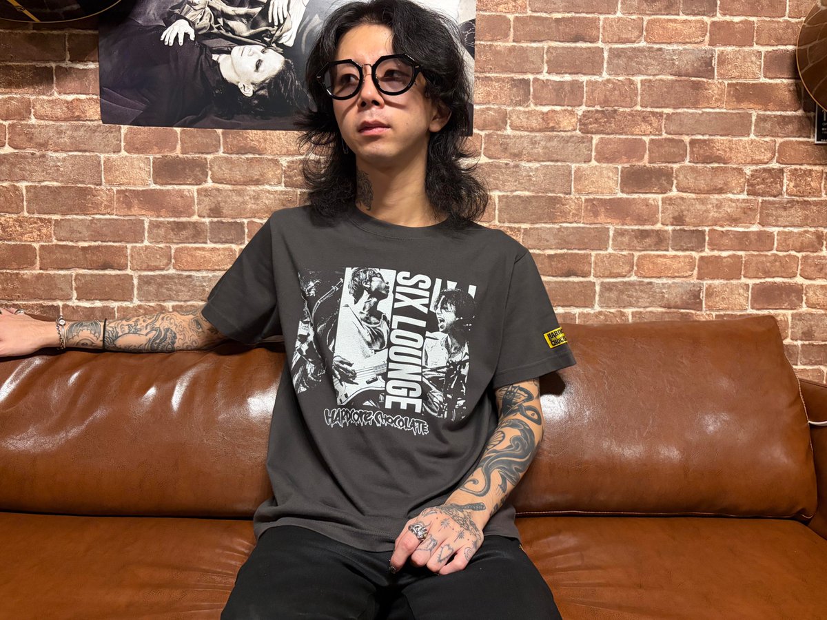 lounge666's tweet photo. 【NEW GOODS】

ハードコアチョコレート×SIX LOUNGE コラボT

COLOR:スミ
サイズ:M/L
¥5,000-

ハードコアチョコレートとのコラボTです！

9/12大分公演より販売します https://t.co/TJg4YArvfV