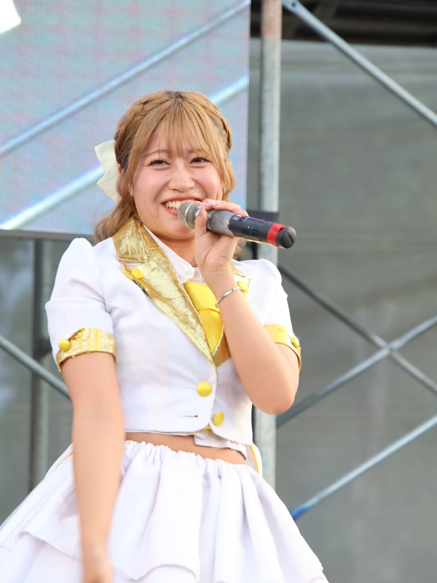 hasshii_98's tweet photo. 2026.08.08 たかす熱夏まつり
フルーティーステージ 鳴海れいか②
#FRUITY #フルーティー #鳴海れいか #パイン担当 https://t.co/1gj7DxIukB