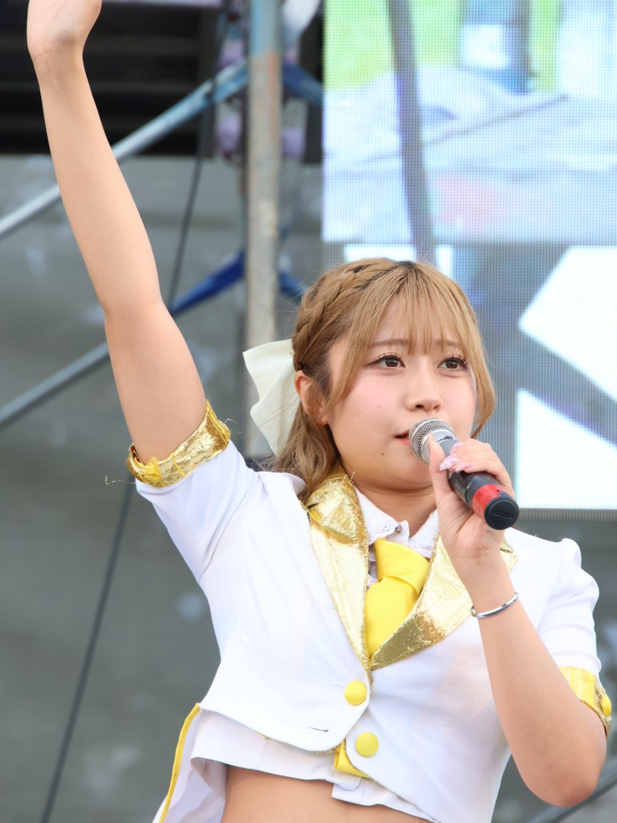 hasshii_98's tweet photo. 2026.08.08 たかす熱夏まつり
フルーティーステージ 鳴海れいか②
#FRUITY #フルーティー #鳴海れいか #パイン担当 https://t.co/1gj7DxIukB